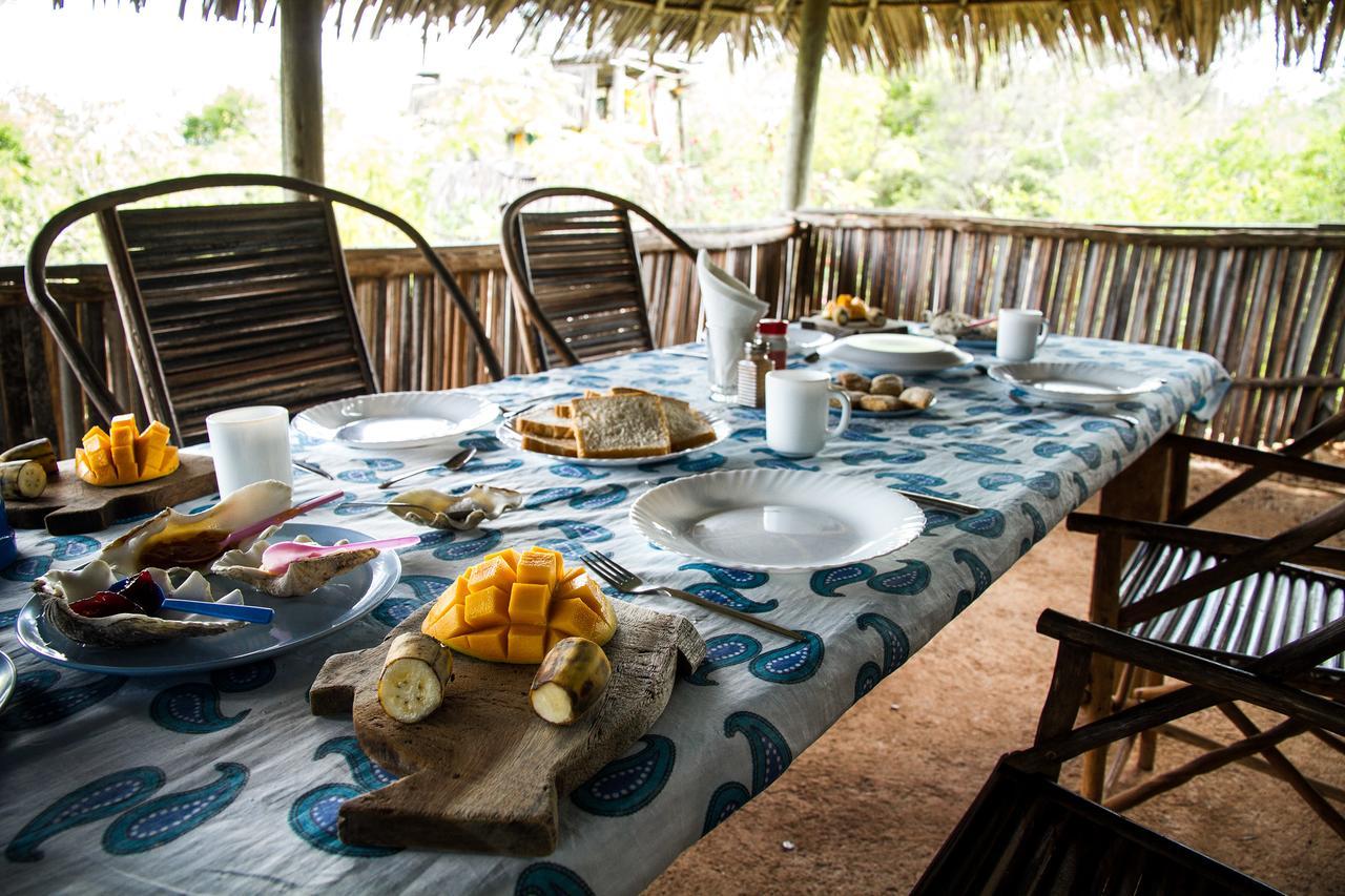 Blue Monkey Beach Cottages Shimoni ภายนอก รูปภาพ